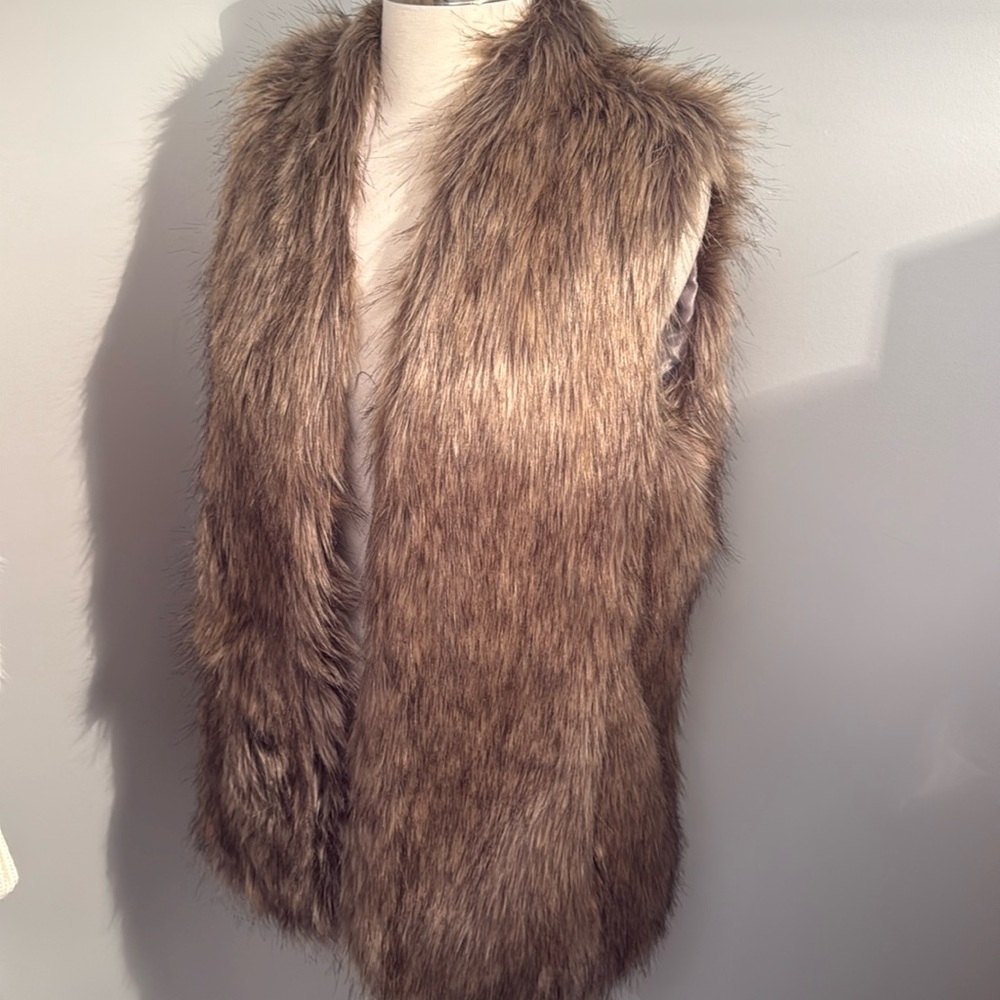 Banana Republic Women's Fashionable Fluffy Vest, Fluffy Warm Outerwear